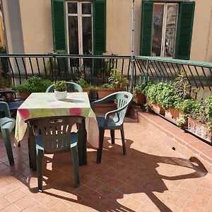 Apartment Mortelle, Neapel